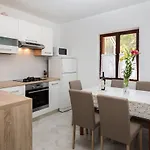 Apartment Pavao Vrboska
