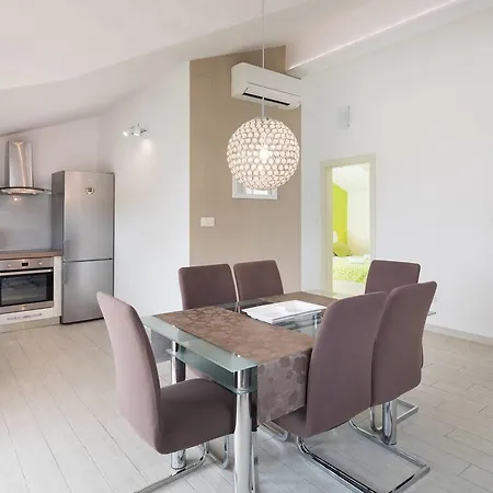 Pavao Apartamento Vrboska
