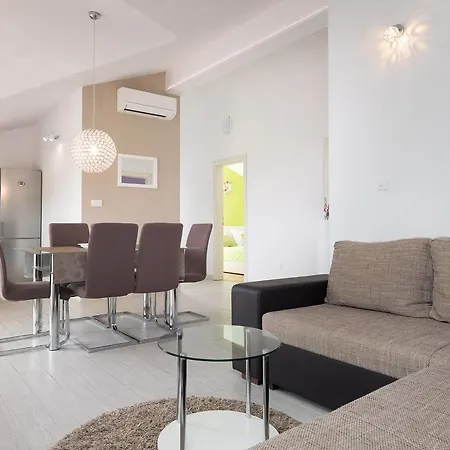 Pavao Apartamento Vrboska